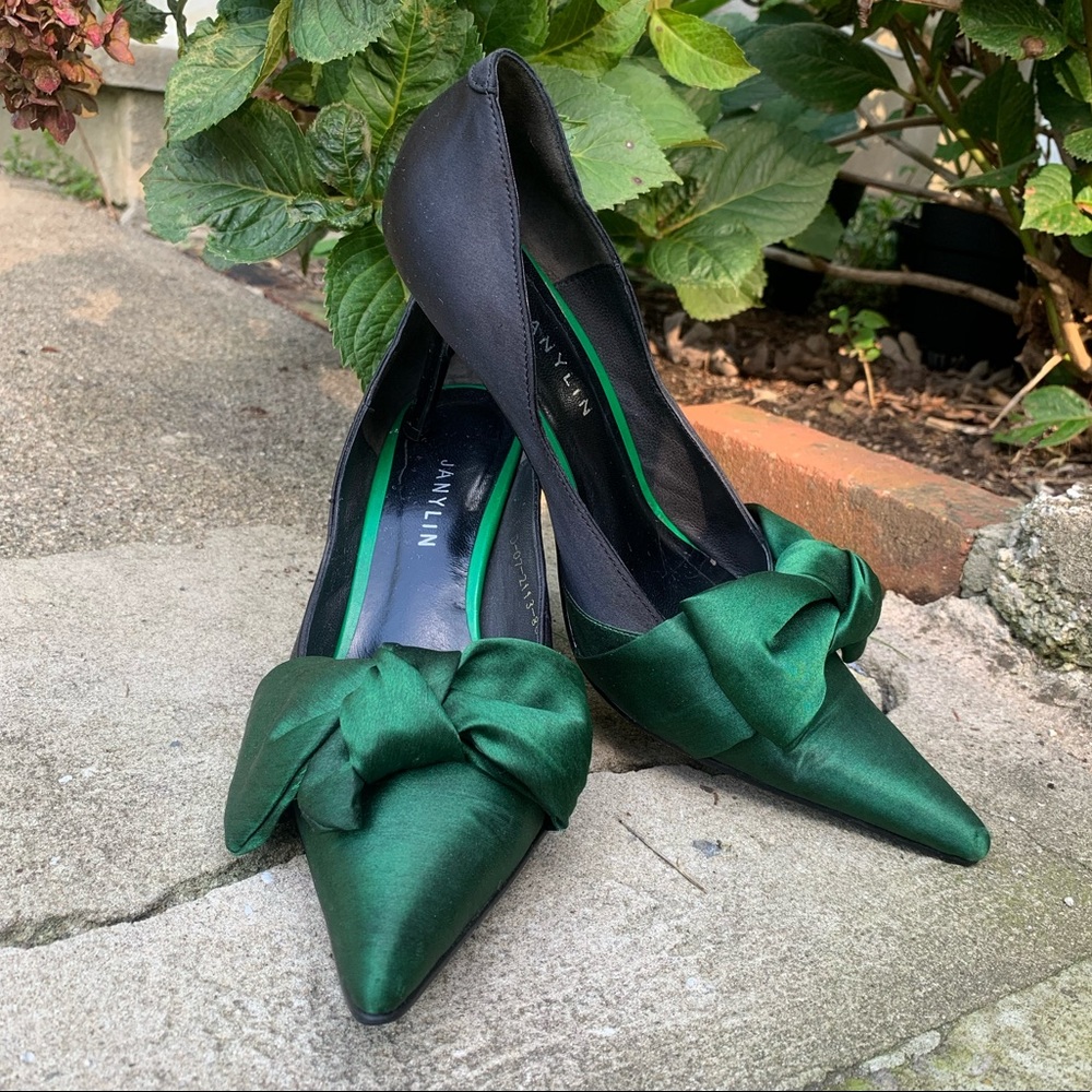 One of a kind-Vintage- Kitten Heel with satin Bow